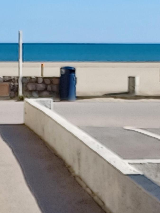 Appartamento Juste à côté de la plage,vue latérale sur mer Port-la-Nouvelle Esterno foto